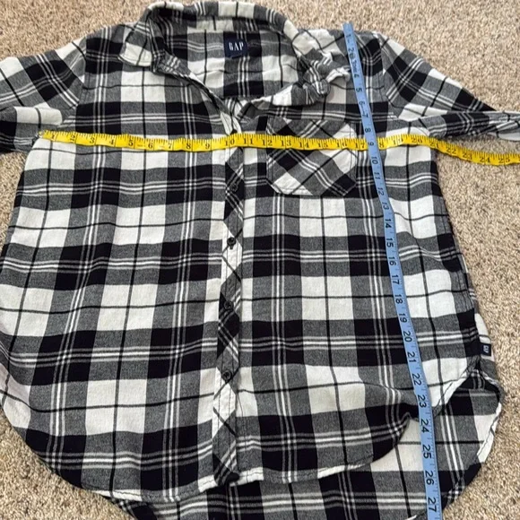 GAP black & white 100% cotton flannel button up in size Large - Picture 5 of 9